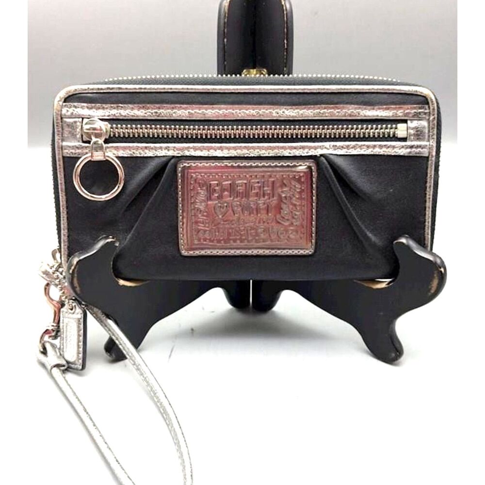 Coach Poppy Black Leather Zip Around Wallet Wristlet Y2K Silver Trim Wristlet